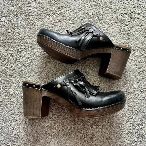 Dansko Deni Size 41 Fringe Clogs Black Leather Slip On Heels Western - Picture 1 of 5